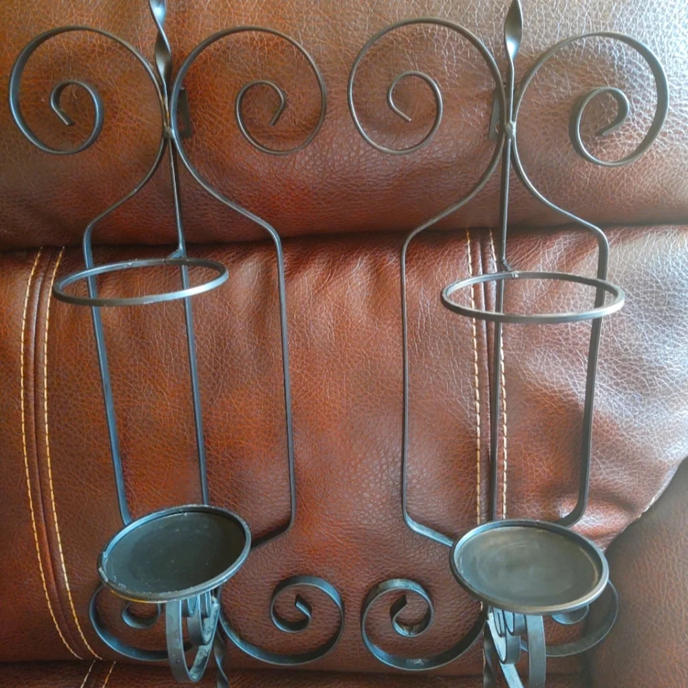 2 wall sconces without glass sconces
